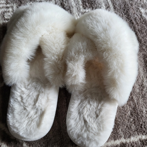 Slippers - Picture 2 of 3